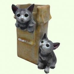 Цветочник Коробка с котятами