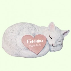 Скульптурный памятник Кошка белая с розовым сердцем