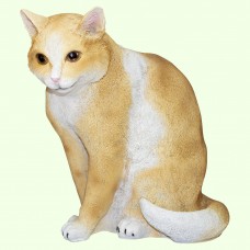Скульптурный памятник Кот сидит с открытыми глазами бело-рыжий
