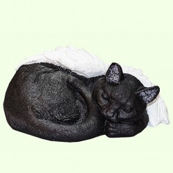Скульптурный памятник Спящий кот черный с крыльями ангела