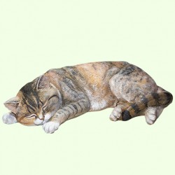 Скульптурный памятник Спящий кот короткошерстный