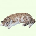 Скульптурный памятник Спящий кот полосатый