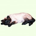 Скульптурный памятник Спящий кот сиамский