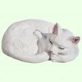 Садовая фигура Спящий кот калачиком белый