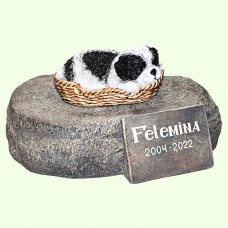 Урна для праха Ши-тцу черно-белый в корзинке на камне